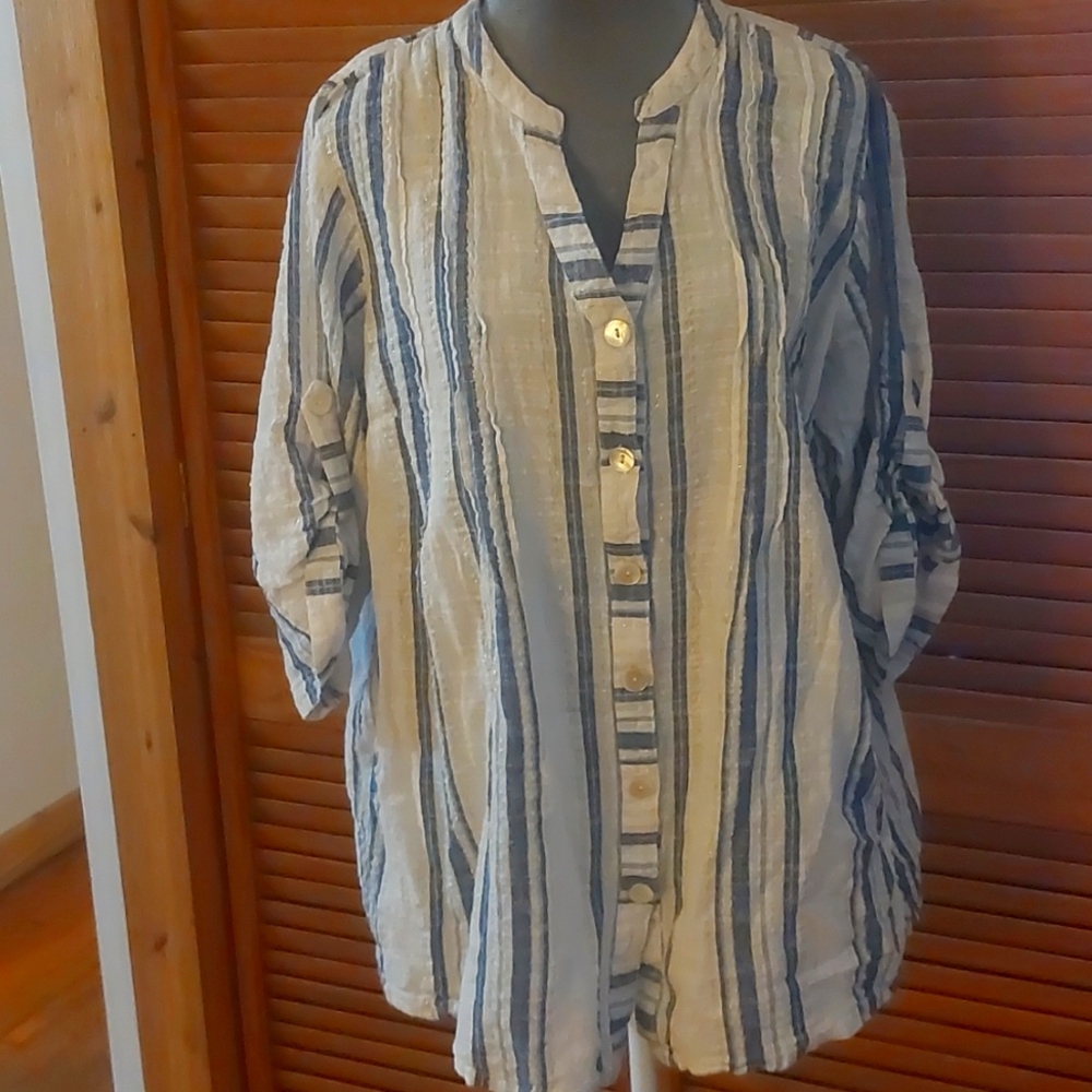 Club Z Collection button-down blouse. Lightweight metallic stripped.